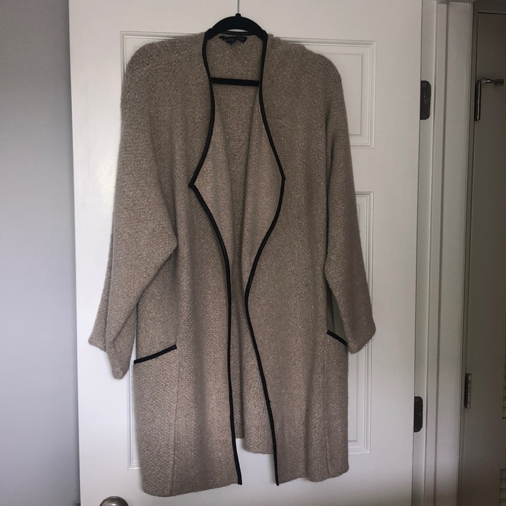 Oversized sweater with faux leather piping